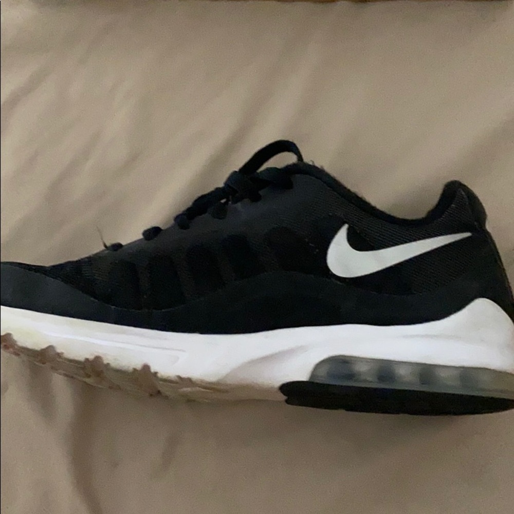 BLACK NIKE AIR MAX